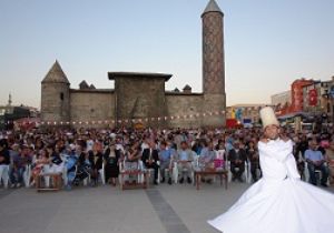 Kent meydanında Kur'an Ziyafeti